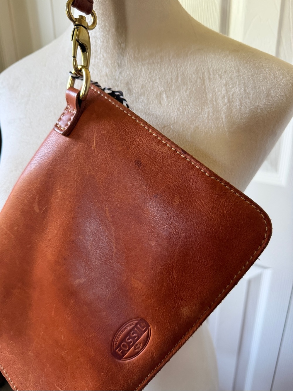 Fossil Brown Leather Wristlet Clutch with Gold Hardware - Picture 3 of 5